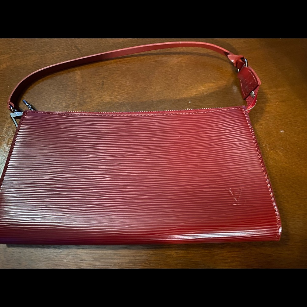 Vintage item… this item you can get at the LV store. Epi leather pouchette